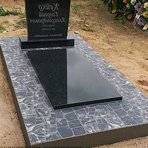 Памятники в Сальске